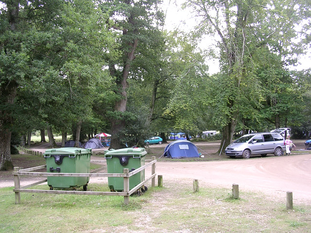 Northern end of Hollands Wood camp site, New Forest August 2005 / Jim Champion / CC BY-SA 2.0